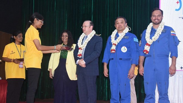 Russian cosmonaut congratulates Indian students on…