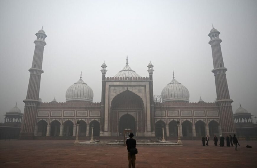 New Delhi shrouded in toxic smog…