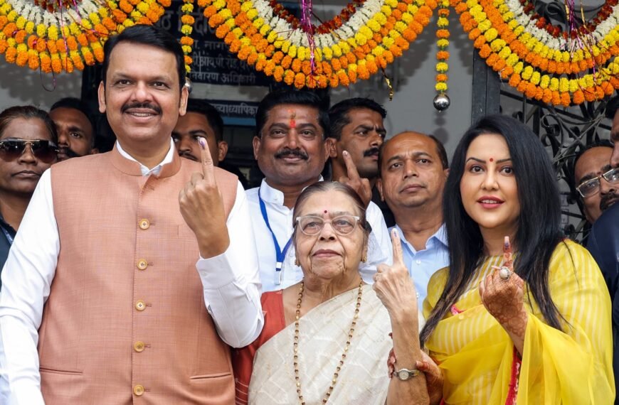 New Middle Name For Devendra Fadnavis In Invite For Maharashtra Swearing-In