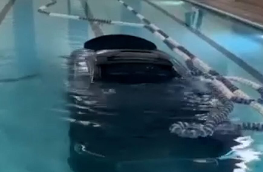 Video: Car pulled from indoor swimming…