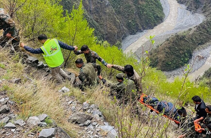 5 Killed, 17 Injured As Bus Falls Into Gorge In Gujarat