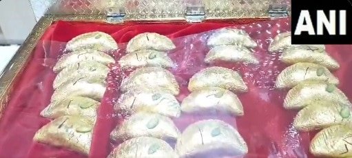 This Sweets Shop In UP Is Selling ‘Golden Gujiya’ For Rs 50,000 Per Kg