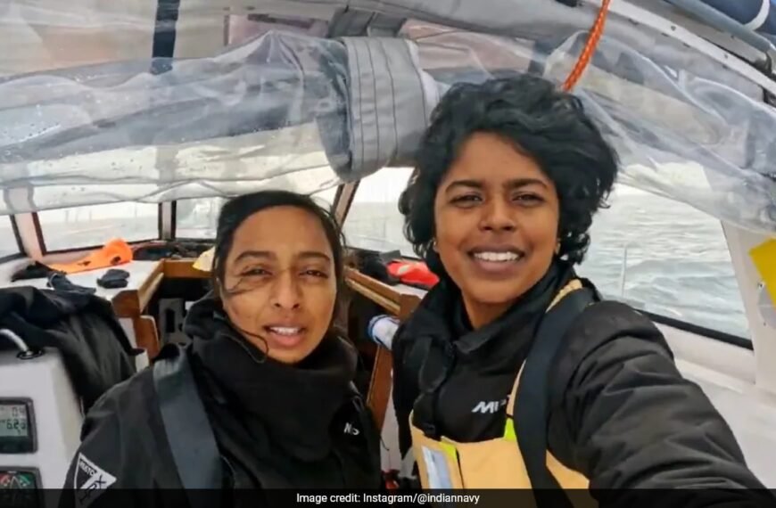 Video: Indian Navy Salutes 2 Women…